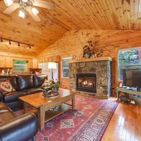 Peaceful Smoky Mountain Cabin With Deck And Fire Pit! Waynesville Exterior foto
