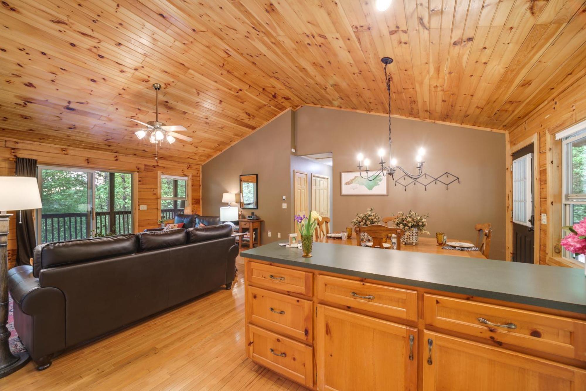 Peaceful Smoky Mountain Cabin With Deck And Fire Pit! Waynesville Exterior foto