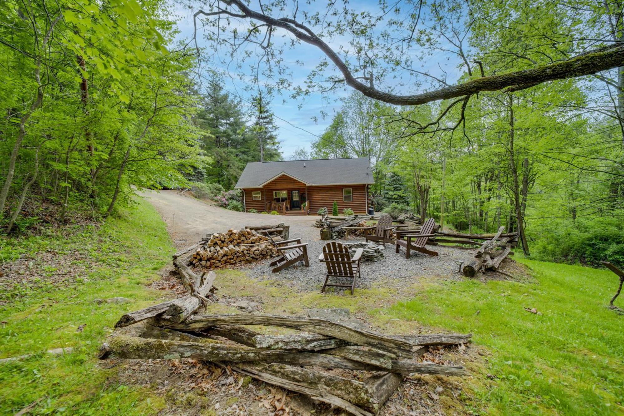 Peaceful Smoky Mountain Cabin With Deck And Fire Pit! Waynesville Exterior foto